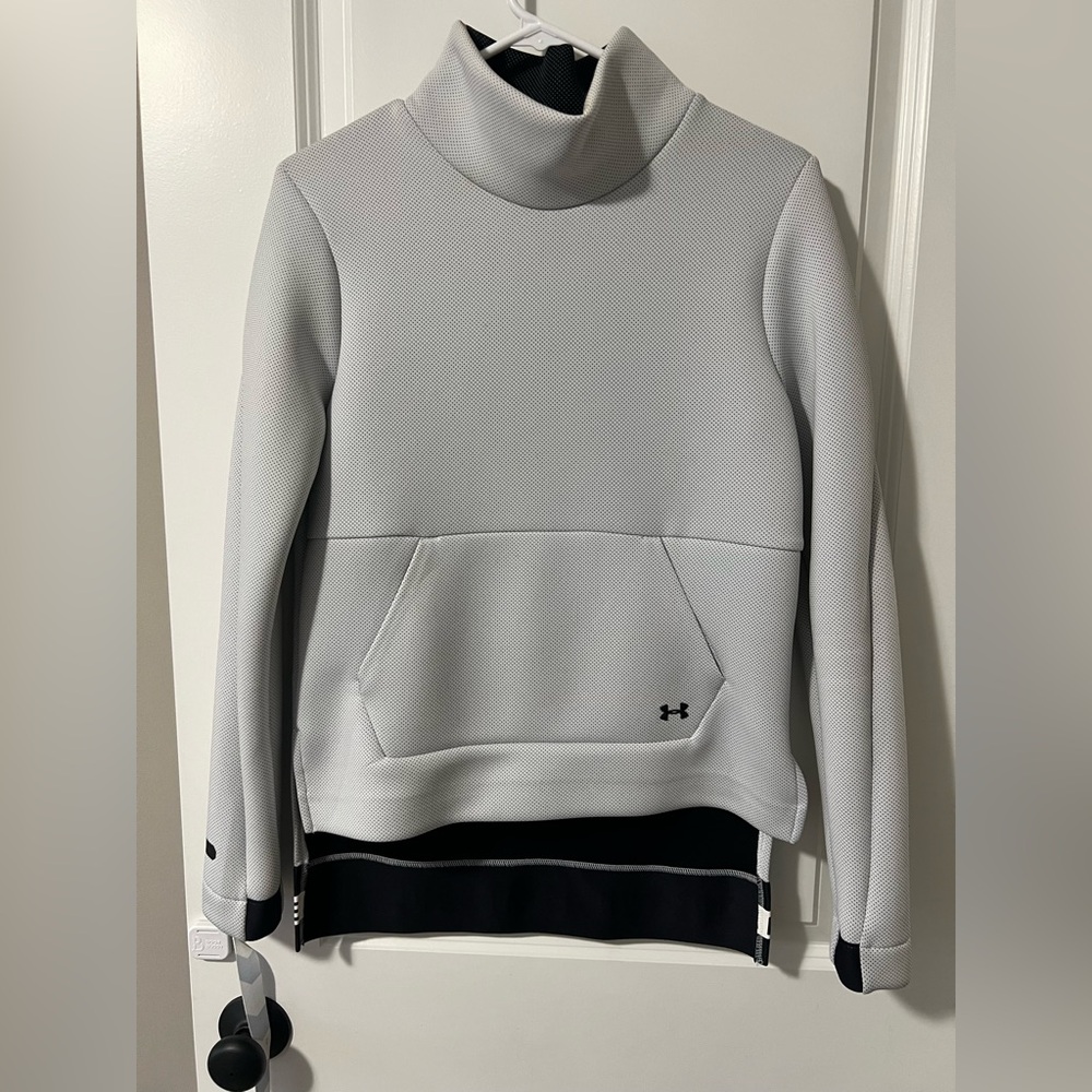Under Armour Women’s Light Gray and Black Sweater
